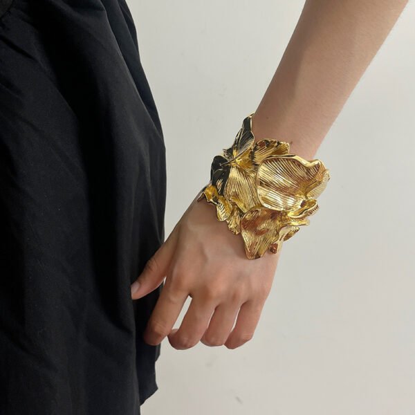 Gold Stitching Flower Bracelet Open Design Alloy Flower Bracelet - Image 5