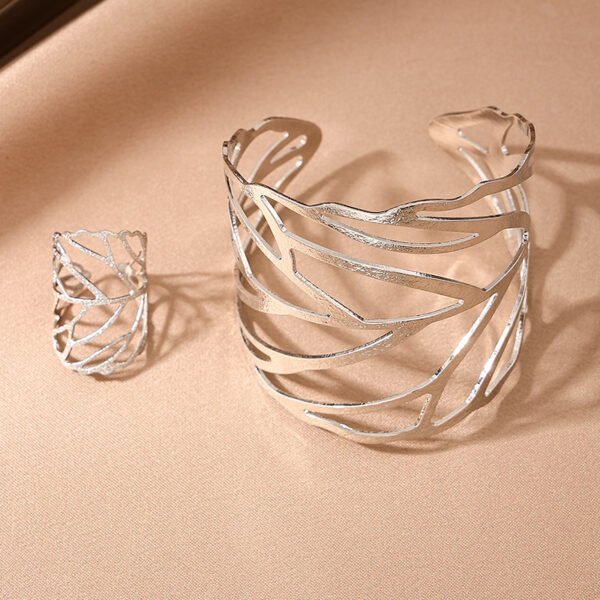 Creative Metal Design Sense Hollow Leaves Opening Ring Bracelet Suit - Image 7