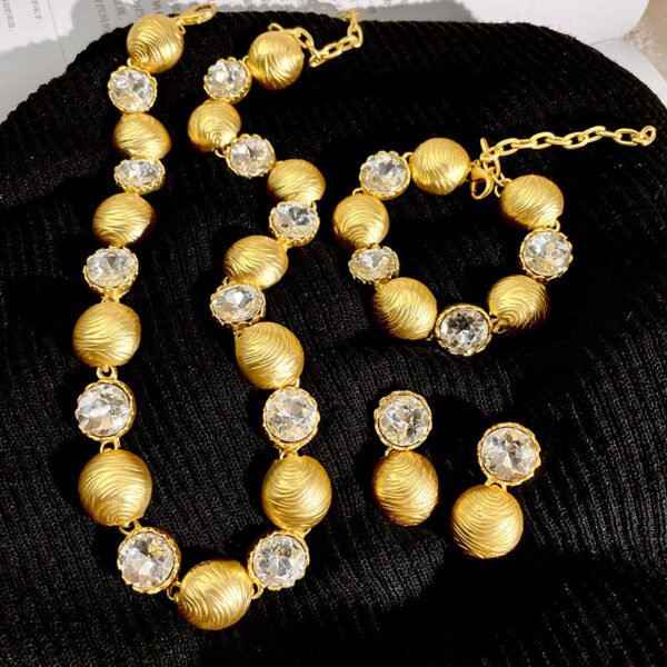 Women's Light Luxury Elegant Gold Necklace Middle-ancient Clavicle Chain - Image 3