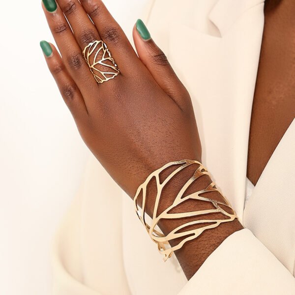 Creative Metal Design Sense Hollow Leaves Opening Ring Bracelet Suit - Image 3