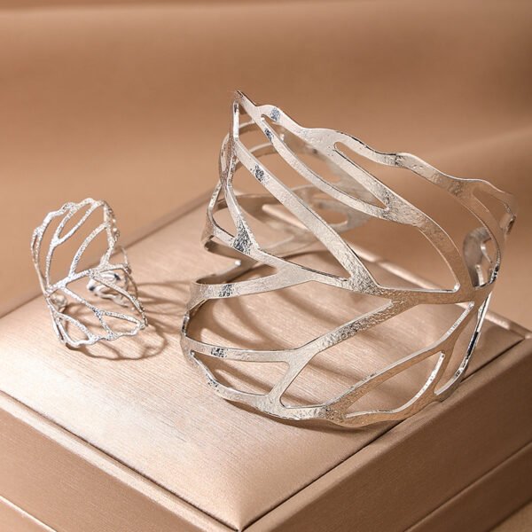 Creative Metal Design Sense Hollow Leaves Opening Ring Bracelet Suit - Image 5