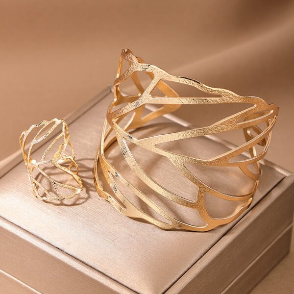 Creative Metal Design Sense Hollow Leaves Opening Ring Bracelet Suit - Image 4